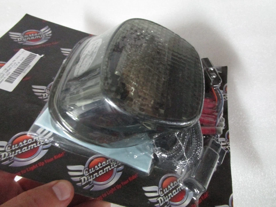 Luz trasera LED 14-17 Harley Street Glide Road Glide Custom Dynamics complemento Foto 2 de 4