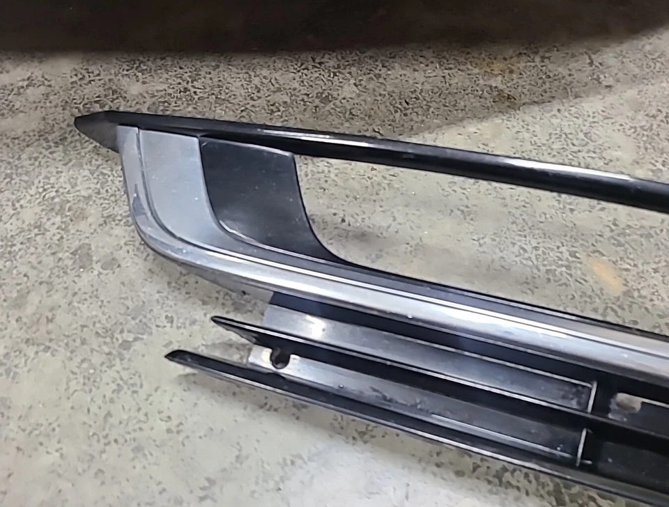 Panel de rejilla delantero izquierdo VW CC FACELIFT 3C8 3C8854661 Foto 2 de 4