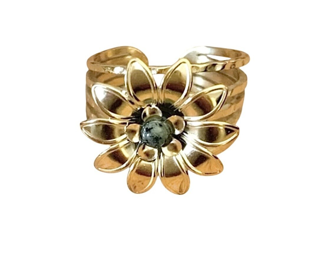Bague fleur turquoise d'Afrique, le bijou bohème idéal pour vos tenues d'été