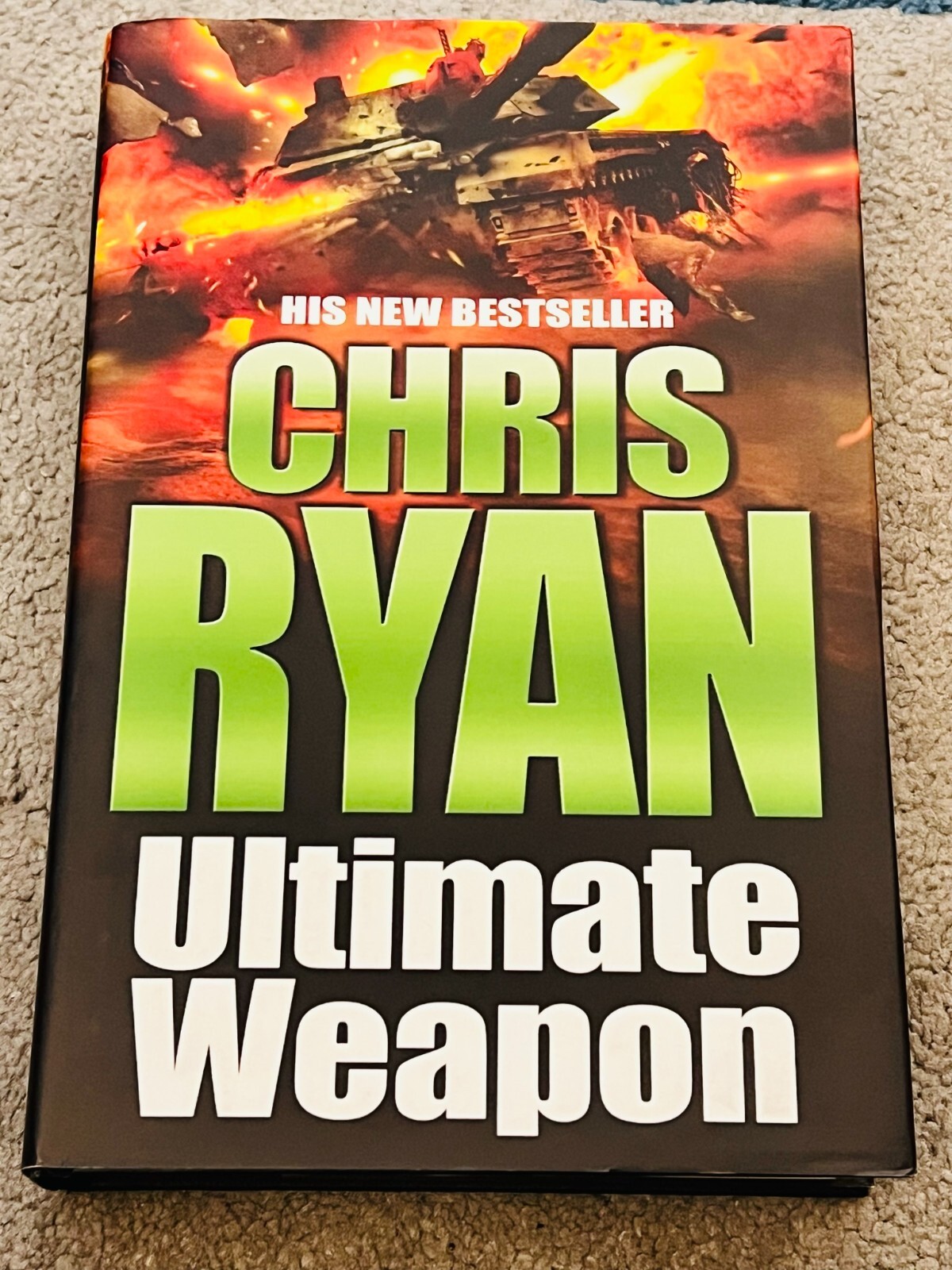 ULTIMATE WEAPON by CHRIS RYAN - signed by the author (SB707)