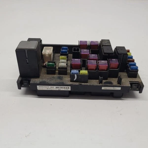 Subaru Legacy 2006-2009 caja de fusibles base compartimento motor Foto 4 de 4