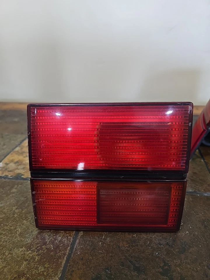Luz trasera exterior e interior OEM 1992-1995 Volkswagen Corrado 2,0 L, derecha Foto 4 de 4