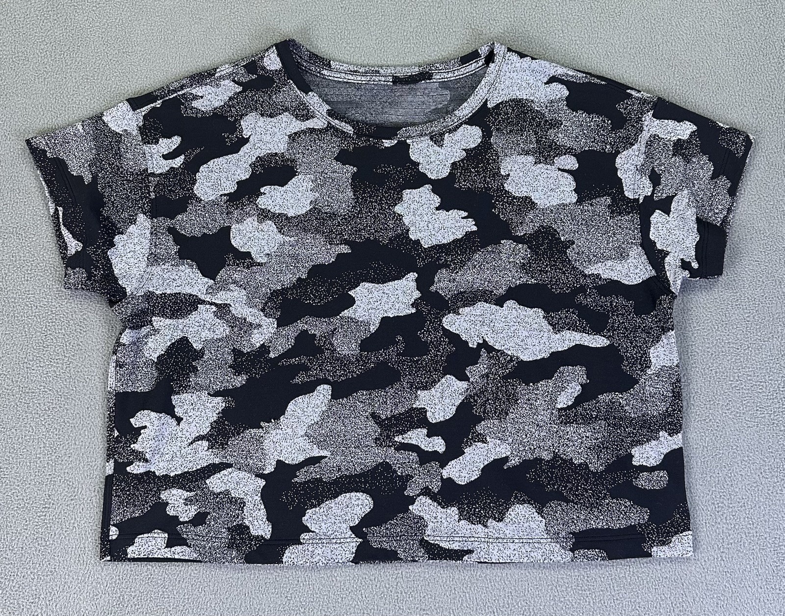 Lululemon Shirt 4 Grey Camo Heritage Cates Tee Crop Performance Gym Lounge Yoga