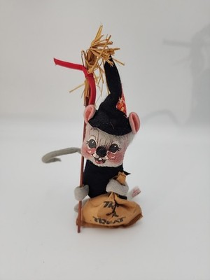 Vintage Annalee Mobilitee Doll Halloween Witch Mouse Broom & Trick Or Treat Bag
