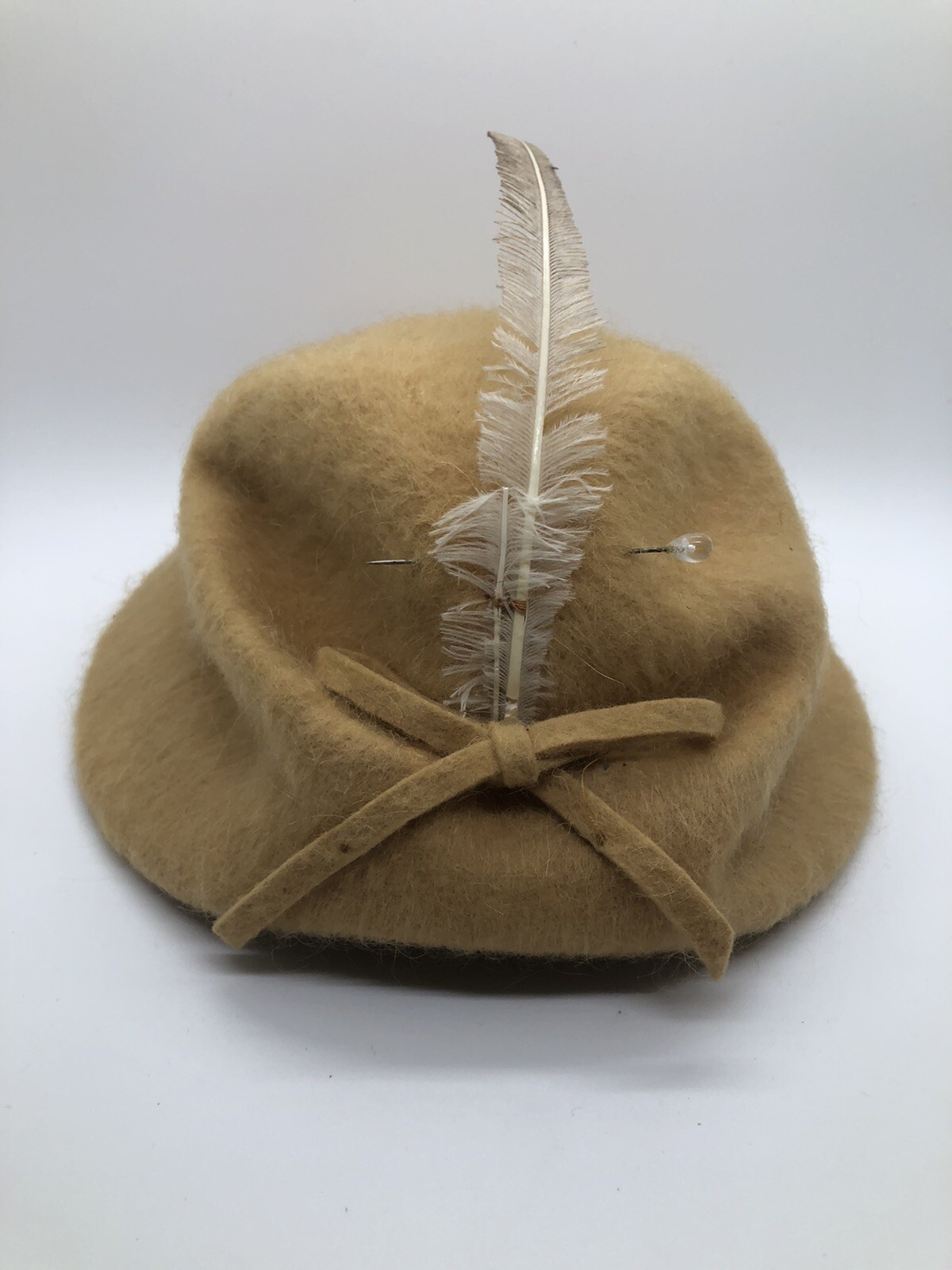 Vintage Ladies Flapper Style Golden Camel Tan Wool Feather Bow Cap w/ Hat Pin