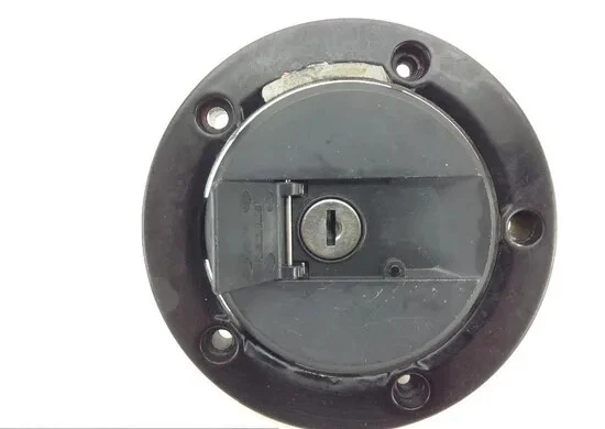 Lockset Ignition Tank Gas Cap Key 2006 Suzuki GSXR750 1256 x - Image 4 of 4