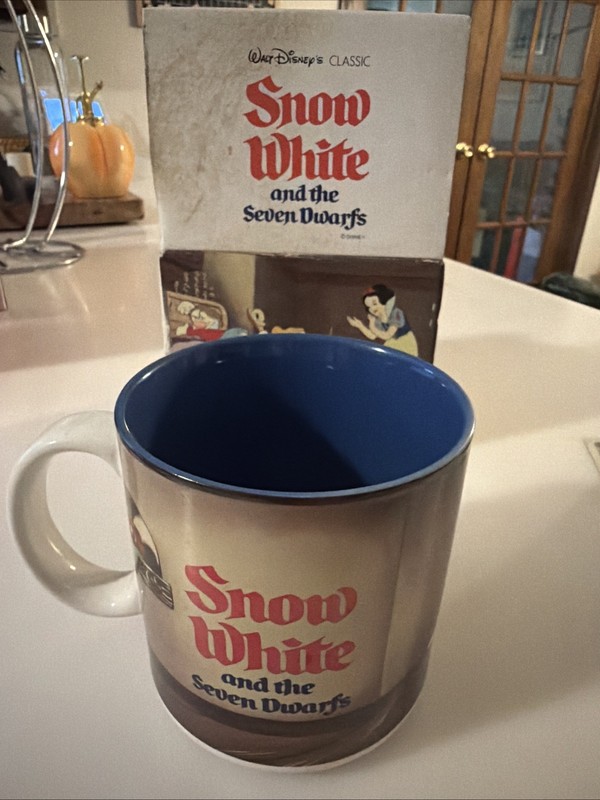 Vintage 1990s The Disney Store Snow White Seven Dwarfs Collectible Mug in Box