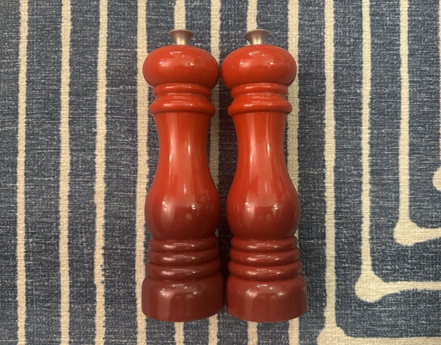 Le Creuset Classic Salt and Pepper Mill Shaker Set - Cerise Red