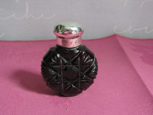 A Victorian Ruby Cut Glass Silver Topped Scent Bottle Hallmarked Birmingham 1876 - Picture 3 of 7