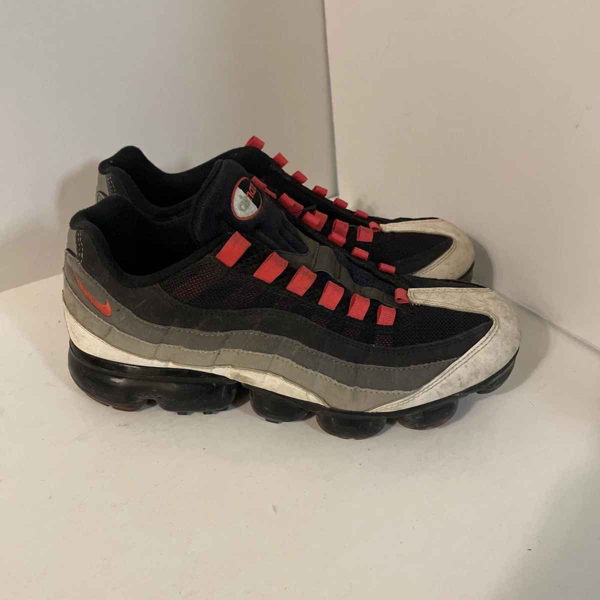 Vapormax red laces sale