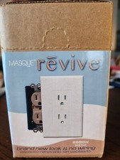 Box of 10 polycarbonate White 1-gang outlet covers by Hubble Taymac. NEW in box