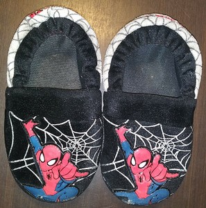boys slippers size 11