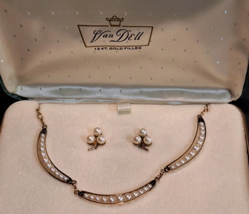 Van Dell 12k Gold Filled Cultured Pearl Necklace & Screw-on Earrings... Orig Box