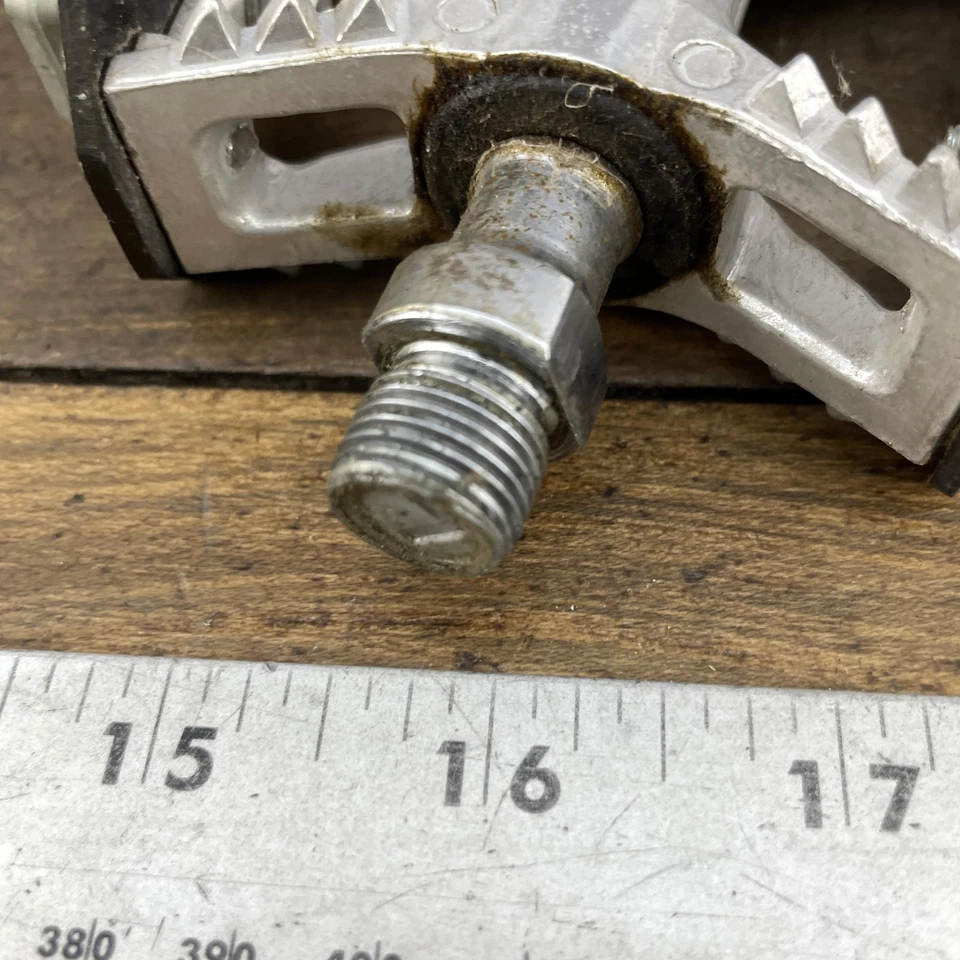 Pedales de bicicleta BMX Hsing Bear Trap 9/16 par de reflectores giratorios bien OG años 80 Foto 4 de 4