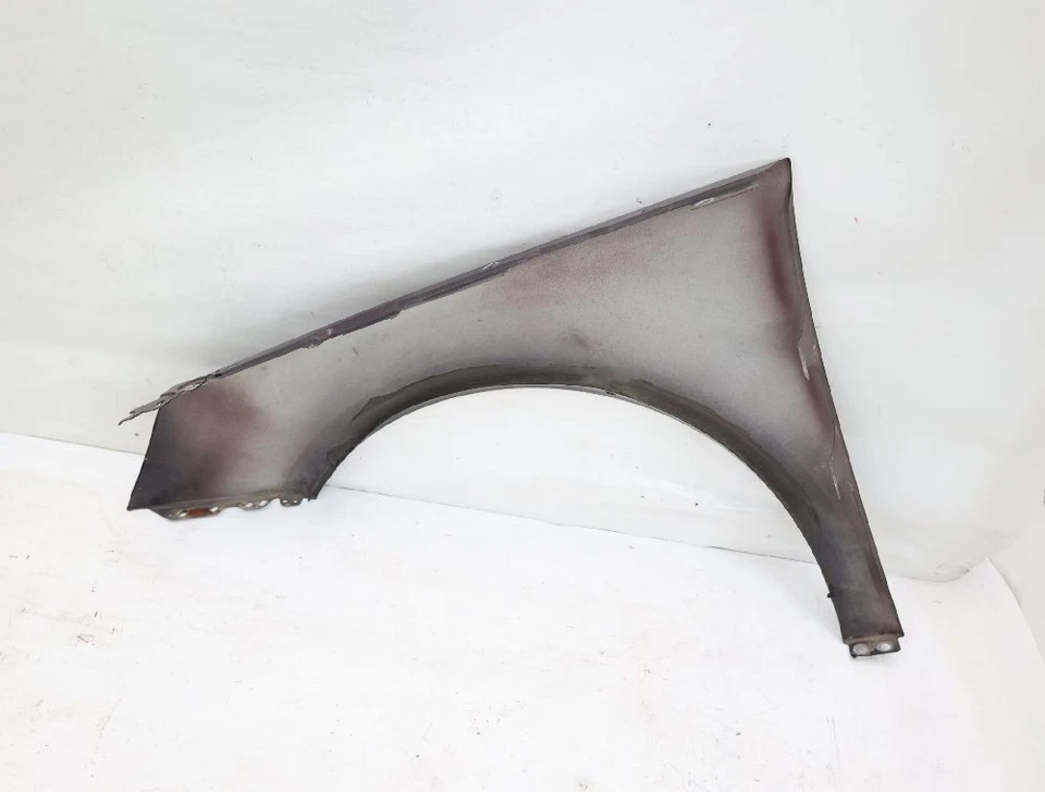 Guardabarros delantero derecho audi a1 8x morado 8x0821106 12-2010 Foto 3 de 4