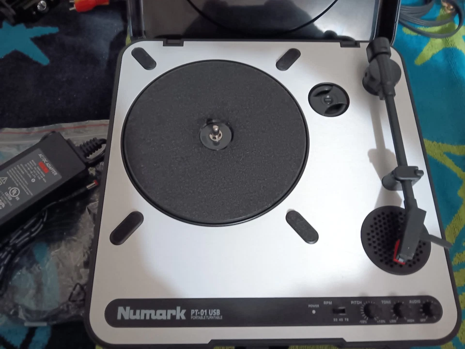 Numark PT01 USB Turntable - Image 2 of 3