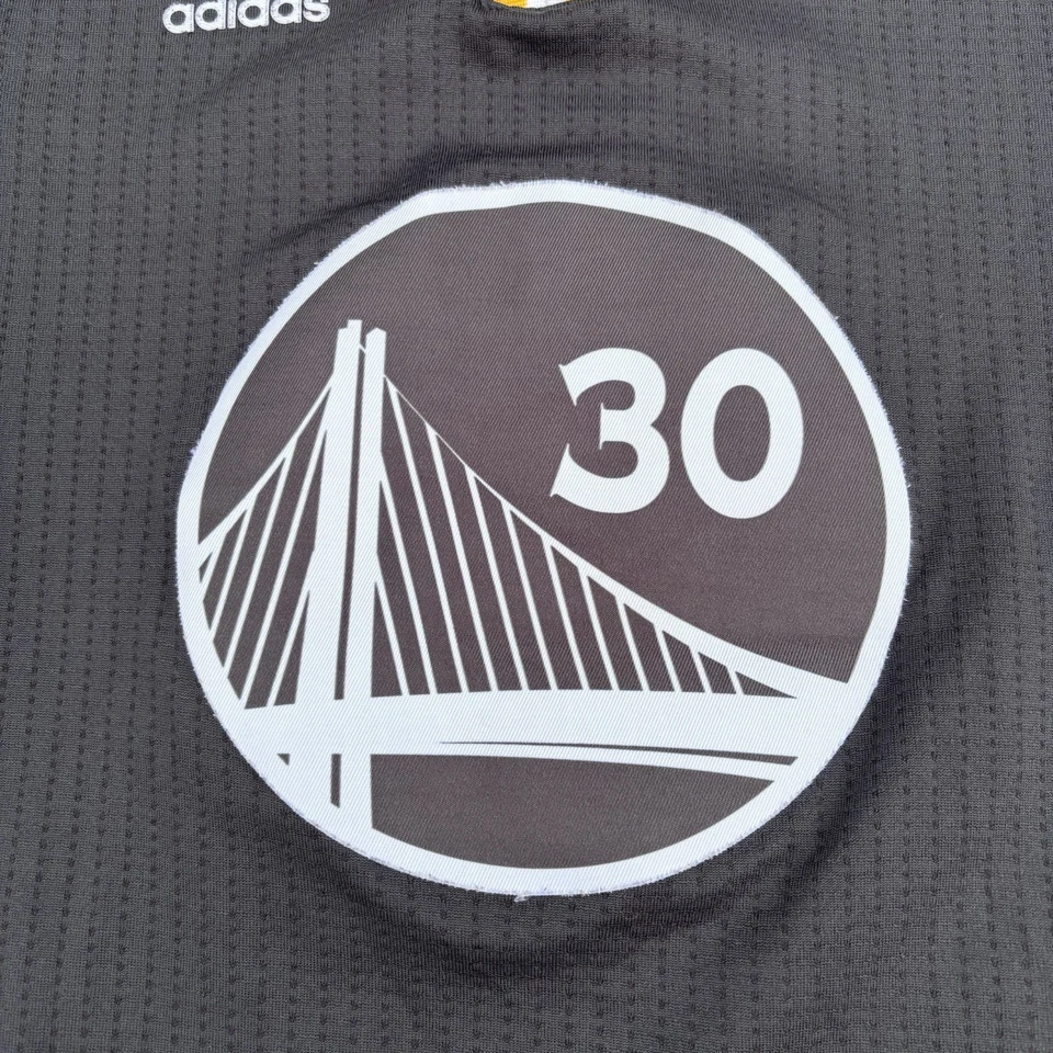 Camiseta Stephen Curry Golden State Warriors Adidas Swingman Juvenil M Foto 3 de 4