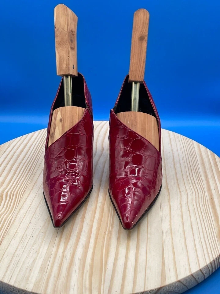 Donald Pliner Stiletto Heel Women's Sz 7M Red Embossed Patent Leather Point Toe - Image 2 of 4