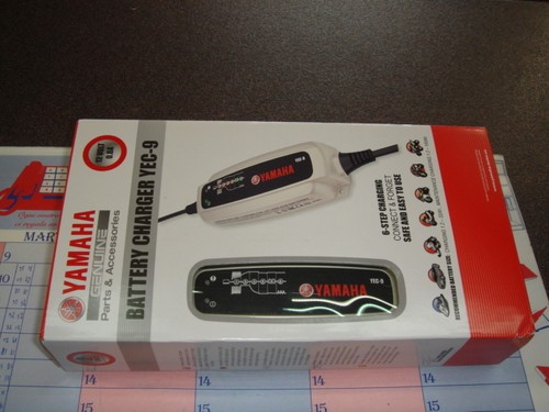 Mantenitore Batteria Moto CARICABATTERIE A 6 FASI E MANTENITORE YAMAHA YEC-9 BATTERY CHARGER 12V Mantenitore Carica Batteria Scooter - Foto 8