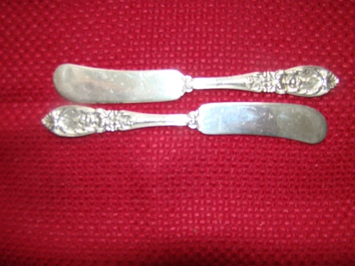 LOT OF 2 INTERNATIONAL STERLING SILVER RICHELIEU FLAT BUTTER SPREADERS NO MONO