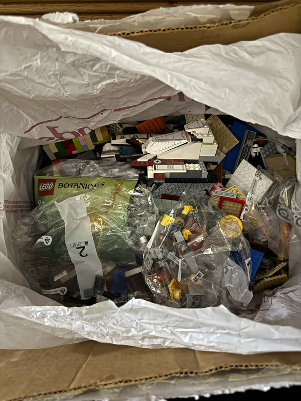 LEGO 13 POUNDS Of Bulk Mixed Parts and sets from Star Wars, Minecraft and more