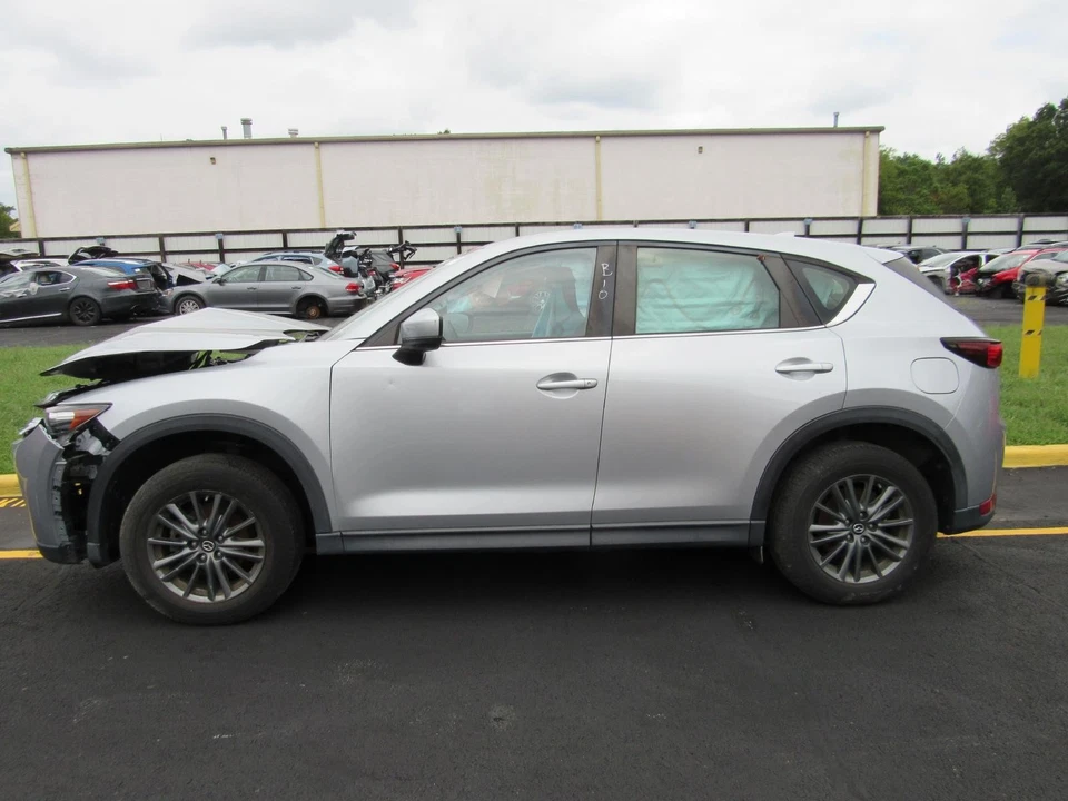 Mazda CX5 2017 cabina caja de fusibles Foto 2 de 4