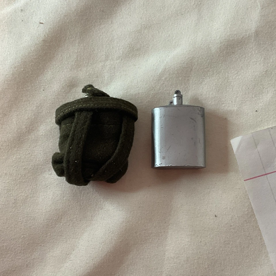 Gi Joe Sotw 1966 comando británico cantimplora y cubierta Foto 2 de 4