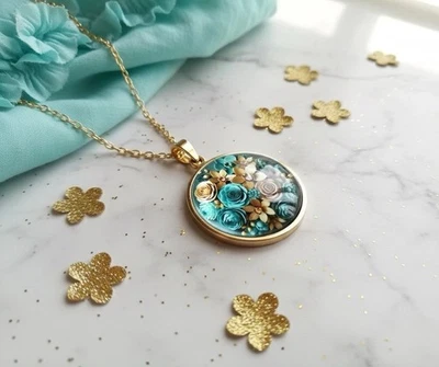 Halskette Kette Mit Rundem Anhänger Gold Türkis Blumen Geschenk Frau Damen - Bild 1 von 4