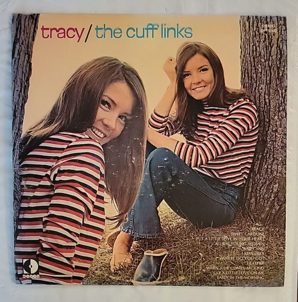 Cuff label outlet