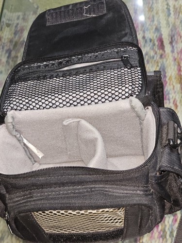 Lowepro Edit 110 Bag Camera Camcorder Case With panasonic Lumix DE 994 Charger - Picture 7 of 18