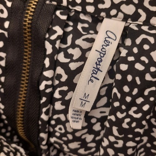 Aeropostale Black White Shirt! Size MEDIUM Flity Lightweight Fun - Picture 2 of 3