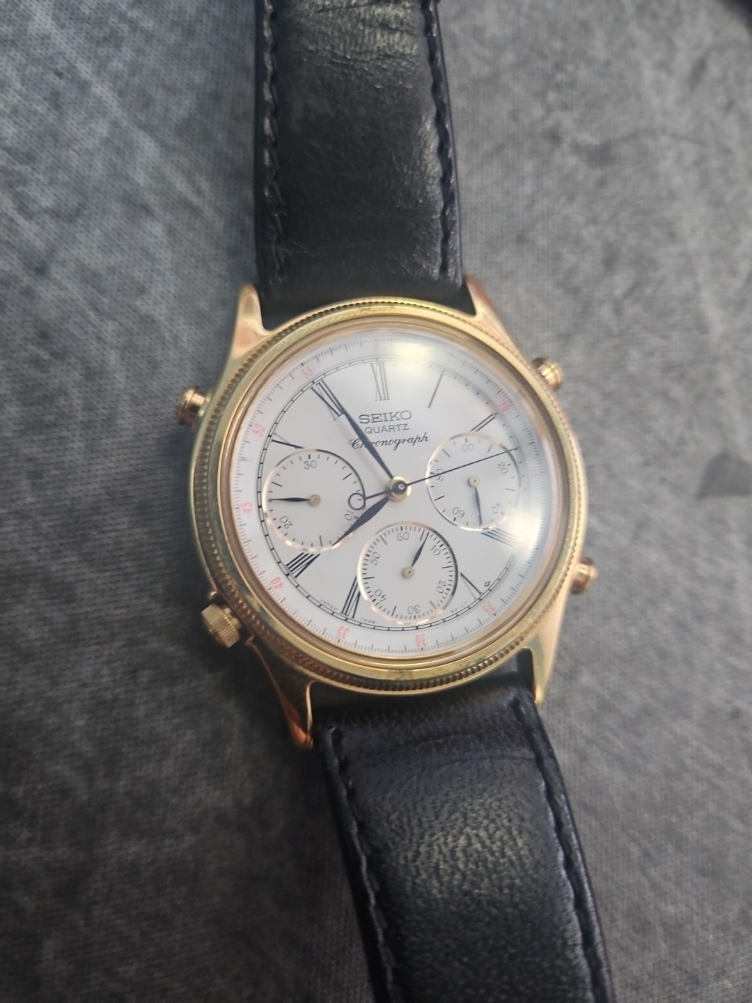 Vintage Seiko 7A28-6010 Chronograph Watch - Classic Retro Style