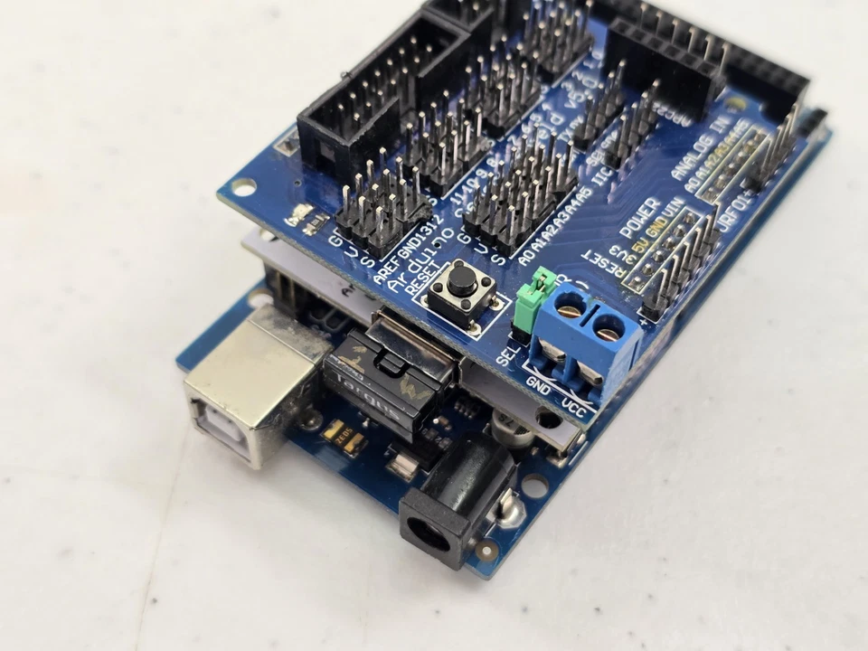 Arduino Mega 2560 R3 + USB Host Shield + Sensor Shield + Targus ACB10US1 BT - Image 2 of 4