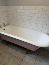 Cast Iron Bath Tub. Roll top White. Used But In Reasonable Condition.