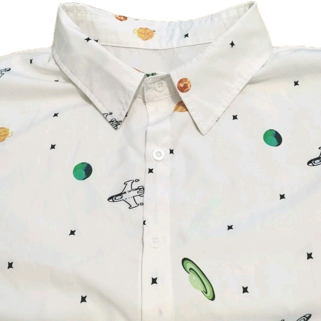Camisa temática espacial para hombre XXL blanca planetas naves espaciales cohetes cósmicos