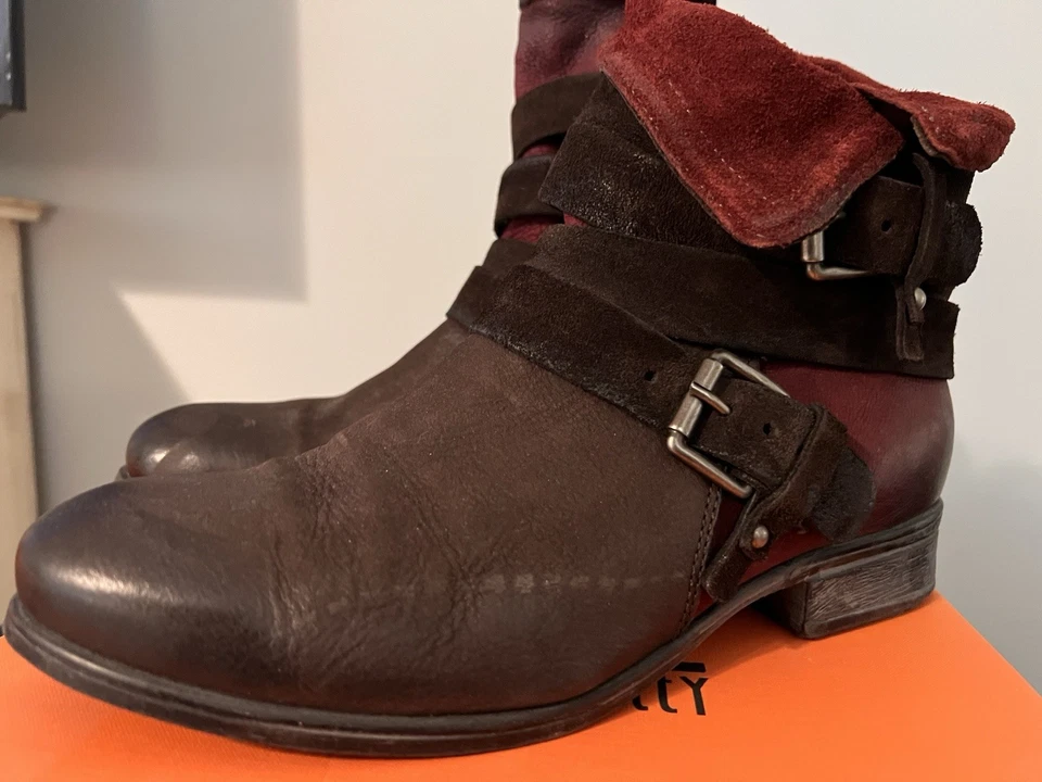 Miz Mooz Savvy Leather Boots Blue, Size 42, IS 10.5-11 Mocha/Red - Image 2 of 4