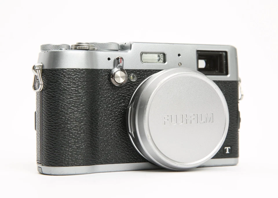 FUJIFILM X100T APS-C Compact Digital Camera (Silver) 16.3MP, 24000 Shutter Count - Image 2 of 4