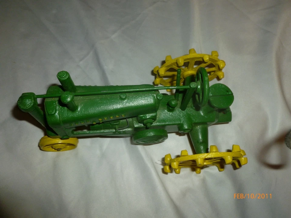 Vintage 1/16 John Deere General Purpose GP Wide Tractor 2 Cylinder #1875  Driver - Image 3 of 4