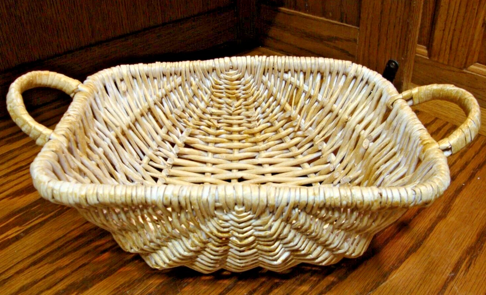 Vtg Small White Wicker Basket w/Painted Gold Accents~9.5x7x4" Side Handles 922 - Image 3 of 4