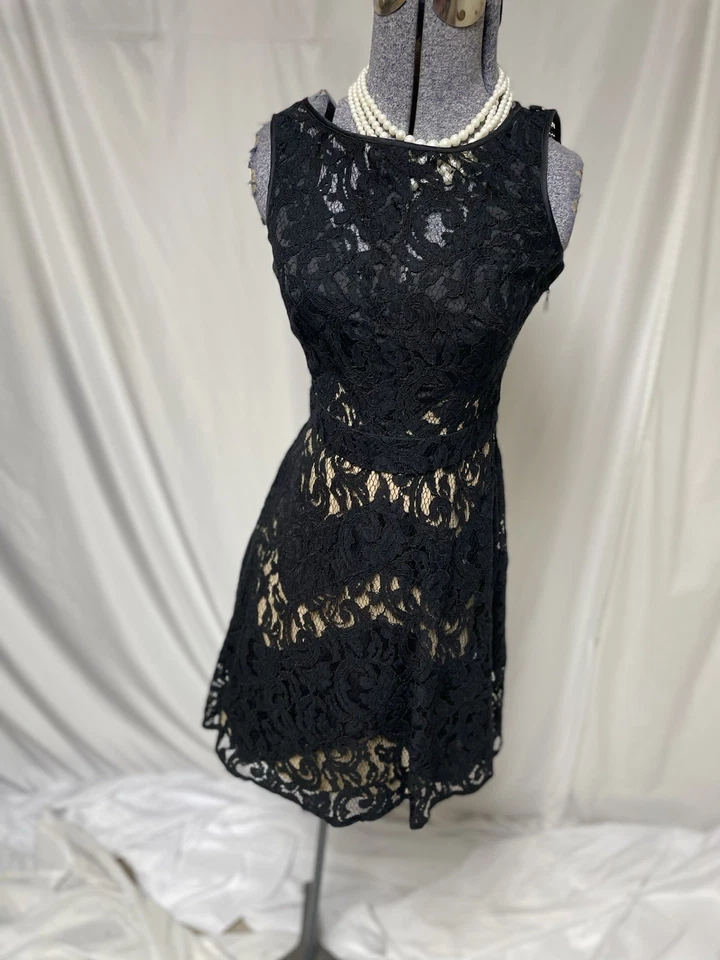 Bebe Dress Size 0 Black And Nude Lace Fit And Flare Dress LBD Cocktail Party - image 4 of 4