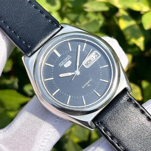 Vintage Seiko 5 Black Dial Day/Date Automatic Japan Made Men Watch 7009-8761