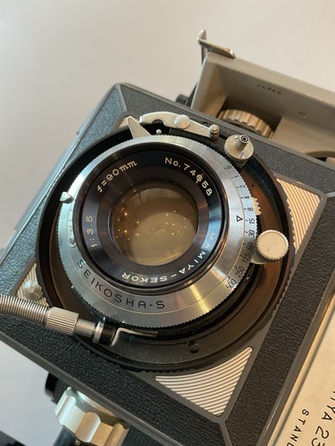 MAMIYA 23 STANDARD with 3 MAMIYA Sekor 90mm F/3.5, 65mm F/6.3, 150mm F/5.6 Lens - Picture 13 of 17