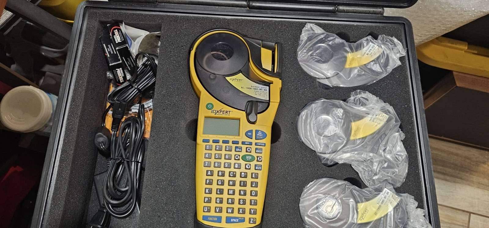 Brady XC-1500-580-WT-BK Idxpert Handheld Labeler