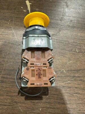 IDEC AYD YELLOW PUSH BUTTON  W150