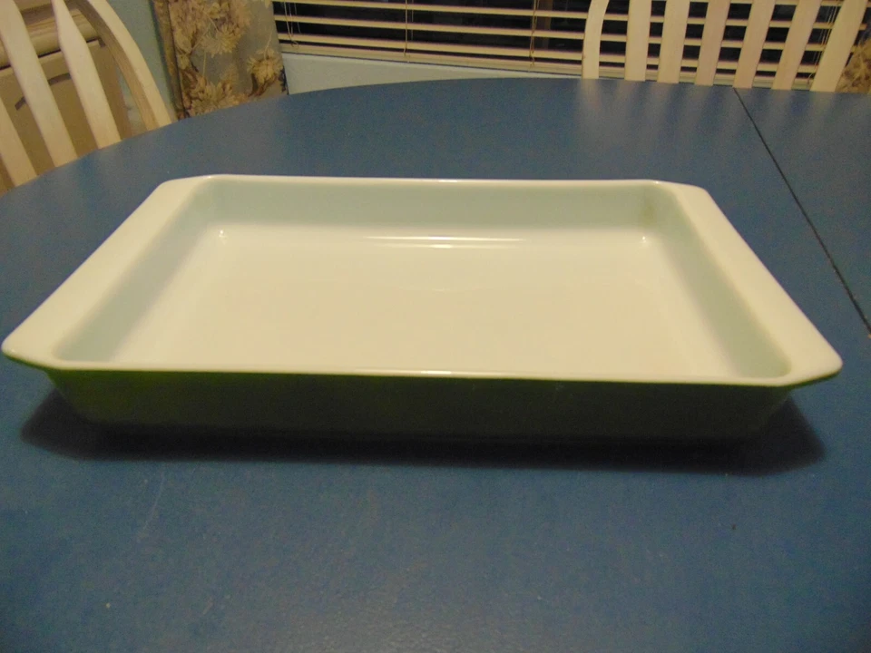 Pyrex Green Oblong Baking Pan Vintage Mint Condition - Image 2 of 3