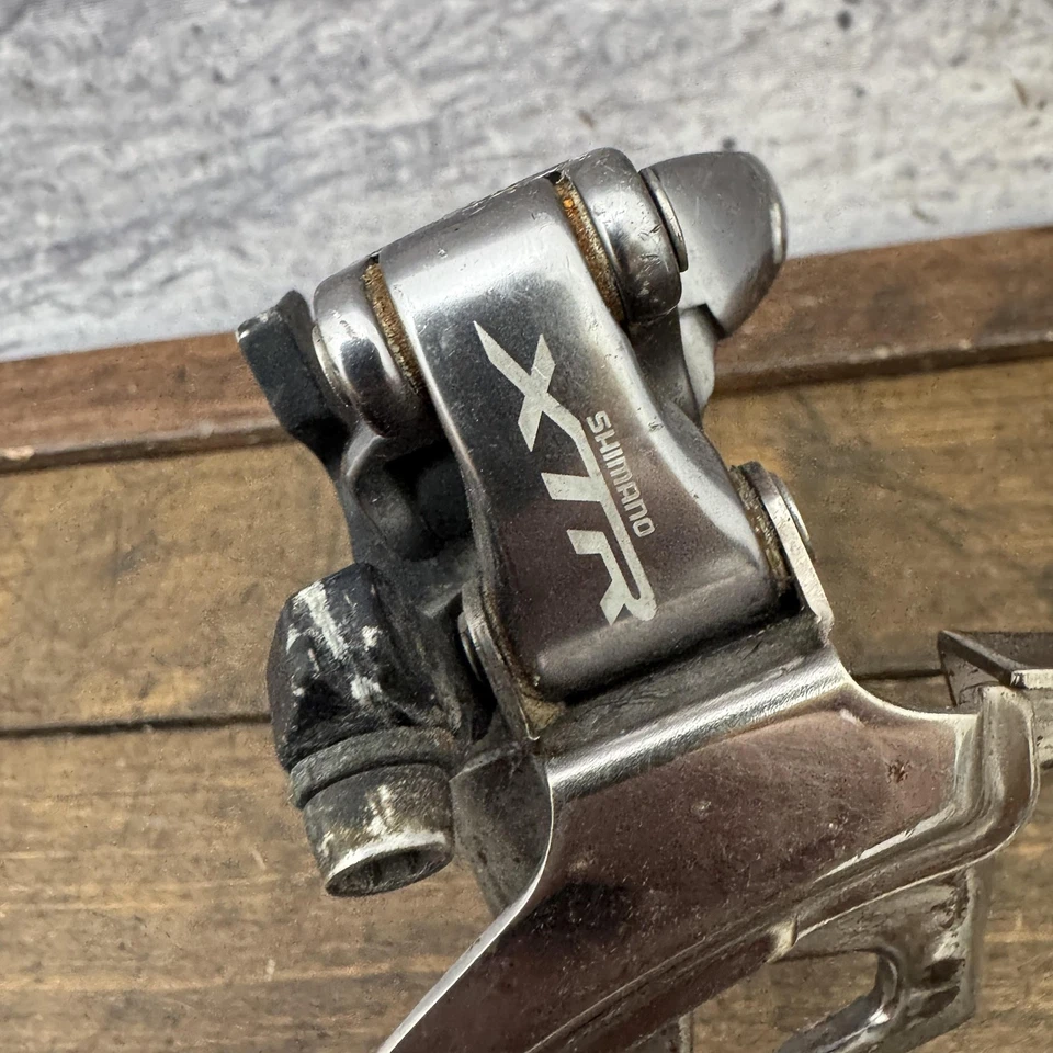 Shimano XTR FD-M961 Front Derailleur 31.8mm Clamp Top Dual Pull Japan 66-69° - Image 2 of 4