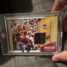 2016-17 Panini Threads Authentic Threads Memorabilia #9 LeBron James Cavaliers