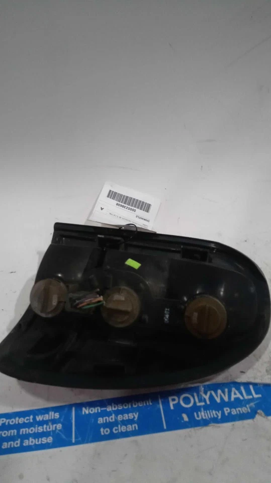 Used Left Tail Light Assembly fits: 2000 Dodge Durango Left Grade A Foto 2 de 4