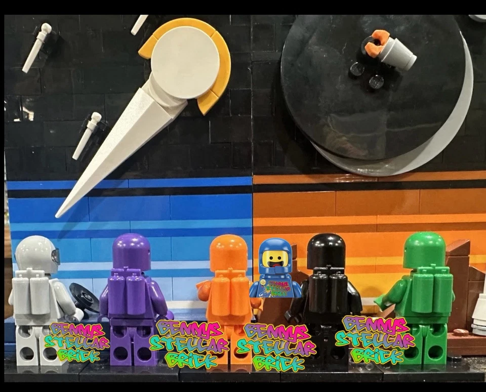 LEGO Lot 5 Classic Spacemen - Purple Orange Black Medium Grey And Green - Image 4 of 4