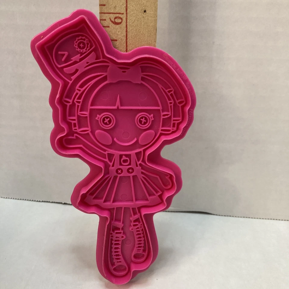 LALALOOPSY Cortador de Galletas Prensa TOPPER PARA PASTELES Coser Lindo 6” Muñeca Fiesta Foto 3 de 3